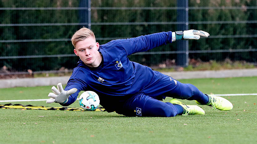 Beim Hsv Steht Wieder Ein Golz Im Tor